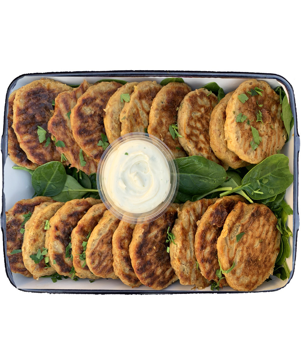 Vegan lentil patties con lemon tahini dip