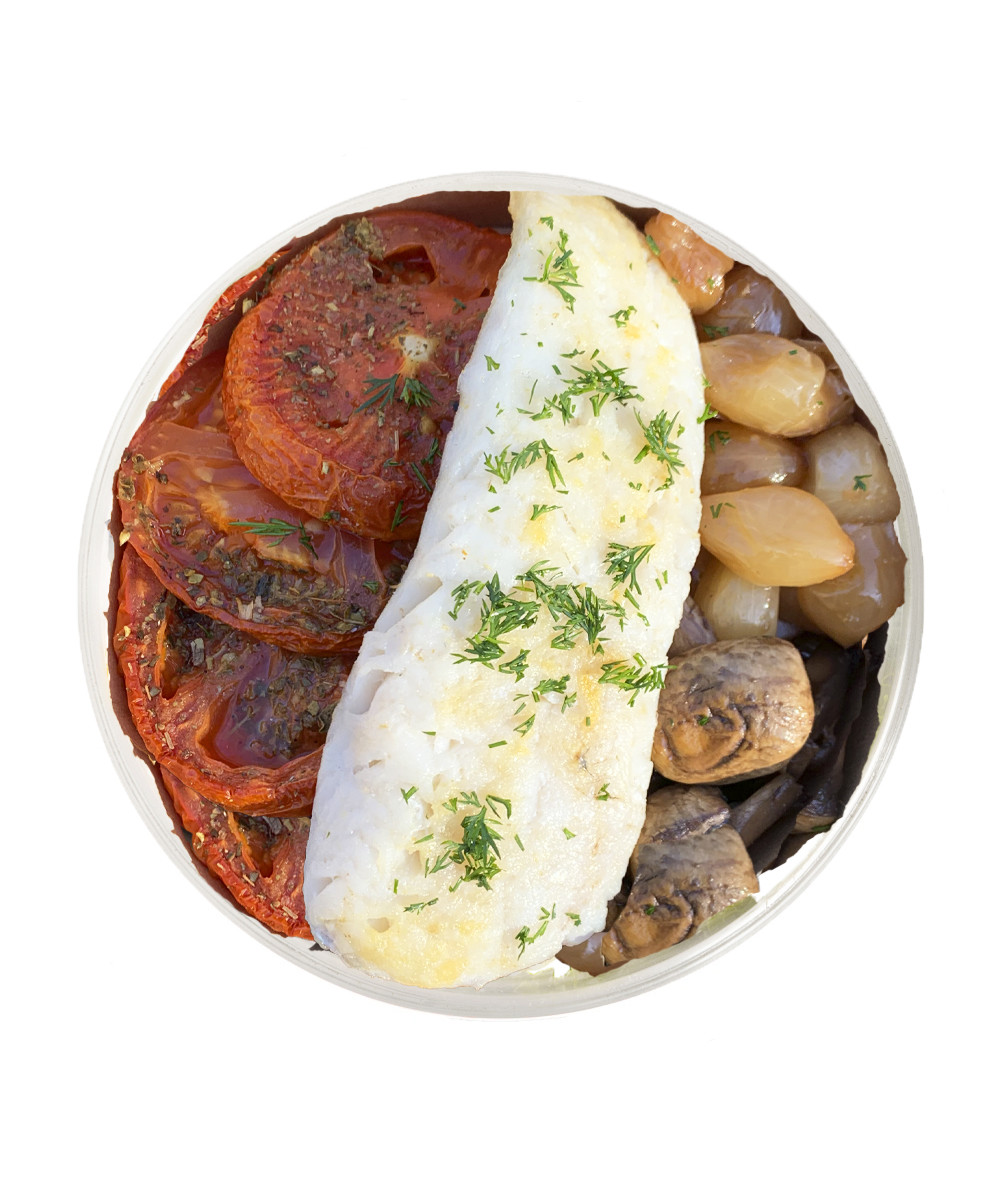 Hake with tomato, pearl onion and mushrooms