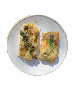 Focaccia amb mozzarella, cherry i alfàbrega