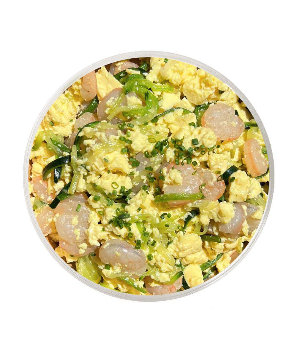 Scrambled eggs with prawns and zucchini