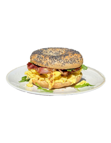 Bagel con Huevo Revuelto, Bacon