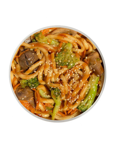 Udon noodles con verduras al wok